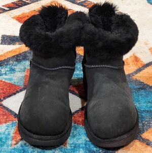 UGG Fluffy Bow Mini Black Boots SZ 9